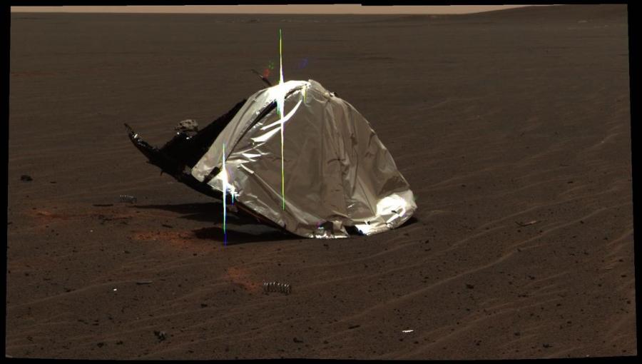 Останките от топлинния щит, който защитава марсохода Opportunity при спускането му през марсианската атмосфера