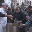 На мегдана в Мездра отбелязаха Никулден с рибена курбан чорба