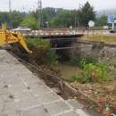 Тротоар край Моравешка бара в Мездра пропадна