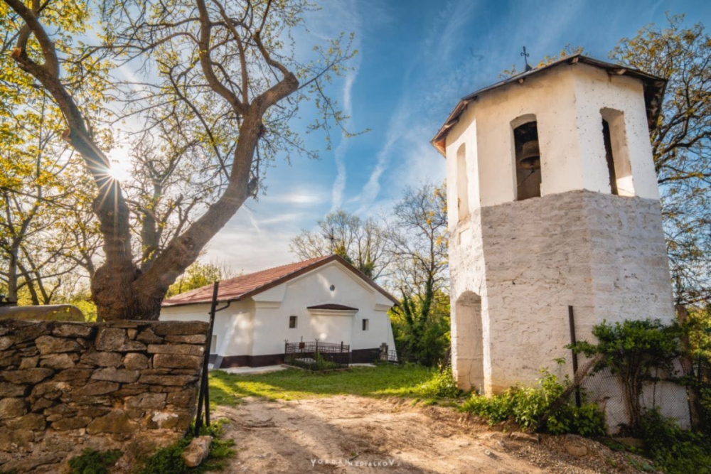 храм &bdquo;Свето Възнесение&ldquo; в село Чирен