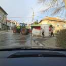 Трактор с препарати за селскостопанска защита самокатастрофира в Мездра