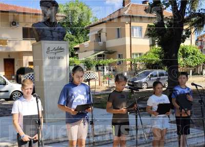 В Мездра отбелязаха годишнината от рождението на Васил Левски