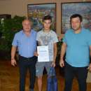 Кметът на община Вършец награди дете за доблестна постъпка