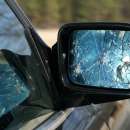 Двама непълнолетни счупиха огледалата на 21 автомобила във Враца