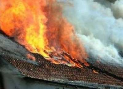 Неправилно боравене с огън, запали стопански постройки в монтанско село