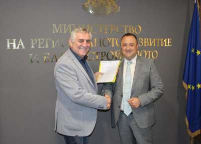 В МРРБ бяха подписани 49 споразумения с 24 общини за изпълнение на обекти
