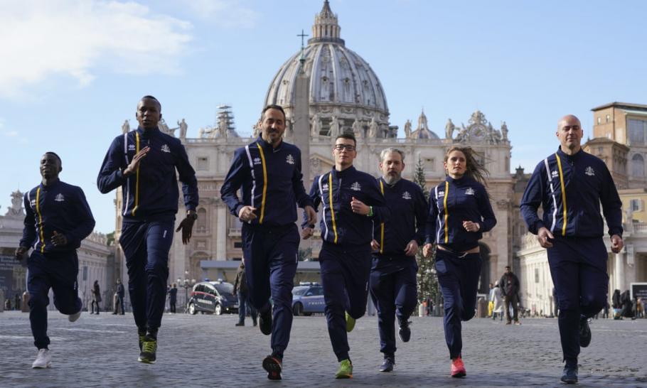Лекоатлетите на Ватикана тренират край площад "Сан Пиетро"